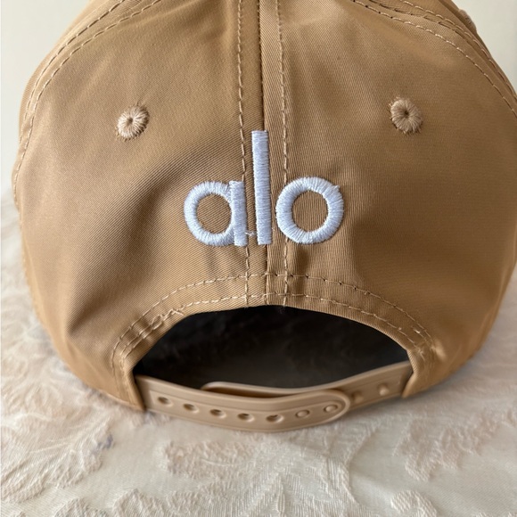 New. Unisex Yoga tan and white Cap - Picture 5 of 7